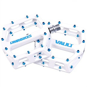 DMR Bikes Vault pedály White - bílé DMR Bikes Vault pedály White - bílé