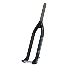 Identiti Rebate Jump 1420 pevná vidlice s 20 mm osou Identiti Rebate Jump 1420 pevná vidlice s 20 mm osou