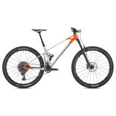 horské kolo MONDRAKER Raze Carbon R, racing silver/orange, 2023 horské kolo MONDRAKER Raze Carbon R, racing silver/orange, 2023