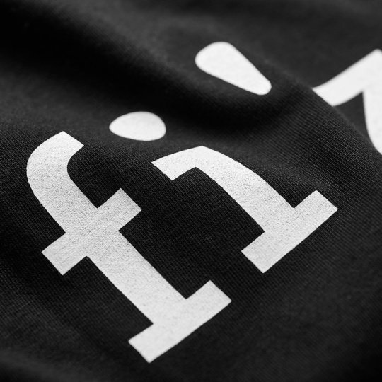 FIZIK TRIKO S KRÁTKÝM RUKÁVEM BLACK LOGO (FTSRT010010) FIZIK TRIKO S KRÁTKÝM RUKÁVEM BLACK LOGO (FTSRT010010)