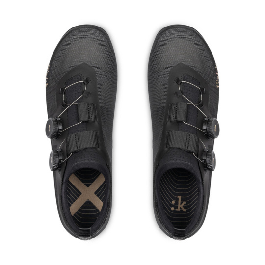 FIZIK TRETRY VENTO VEGA CARBON COAL BLACK-BLACK (VER1DMR1C1510)