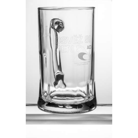 skleněný půllitr s logem ACI, objem 0,5 L