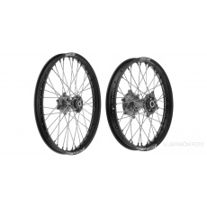 sada přední (21" x 1,6") + zadní (19" x 2,15") kolo kompletní HONDA, Q-TECH (černé ráfky, černé středy) sada přední (21" x 1,6") + zadní (19" x 2,15") kolo kompletní HONDA, Q-TECH (černé ráfky, černé středy)