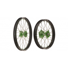 sada přední (21" x 1,6") + zadní (19" x 1,85") kolo kompletní KAWASAKI, Q-TECH (černé ráfky, zelené středy) sada přední (21" x 1,6") + zadní (19" x 1,85") kolo kompletní KAWASAKI, Q-TECH (černé ráfky, zelené středy)