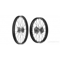 sada přední (21" x 1,6") + zadní (19" x 1,85") kolo kompletní KAWASAKI, Q-TECH (černé ráfky, černé středy) sada přední (21" x 1,6") + zadní (19" x 1,85") kolo kompletní KAWASAKI, Q-TECH (černé ráfky, černé středy)
